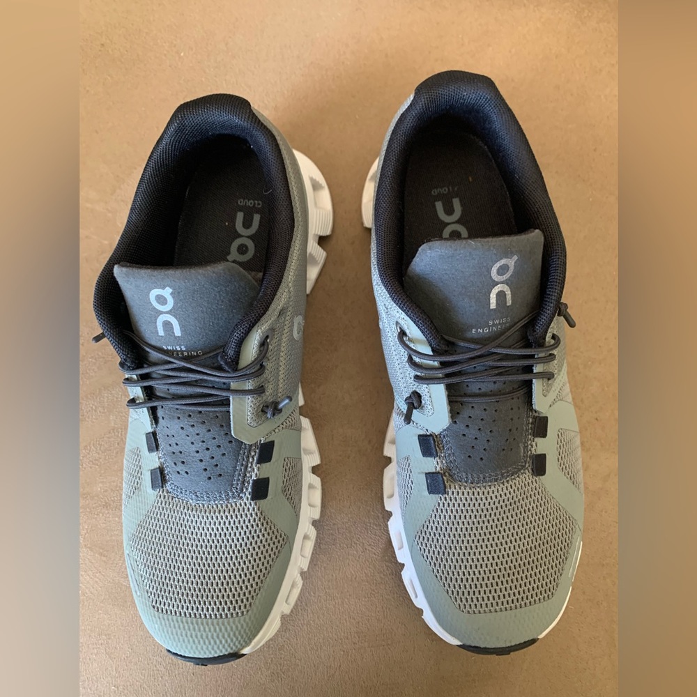 ON Cloud 5 tennis shoes.